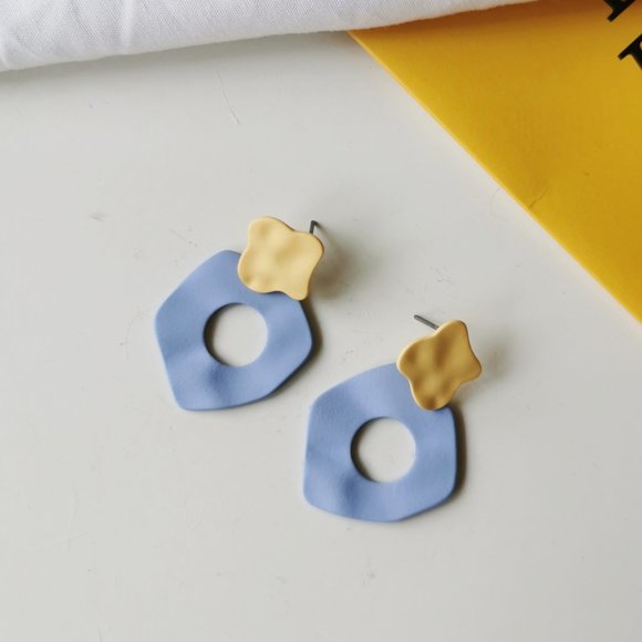 ❤️🔥𝕤𝕒𝕝𝕖❤️🔥🦋last pair 💖polygon blue art earrings - Picture 4 of 6